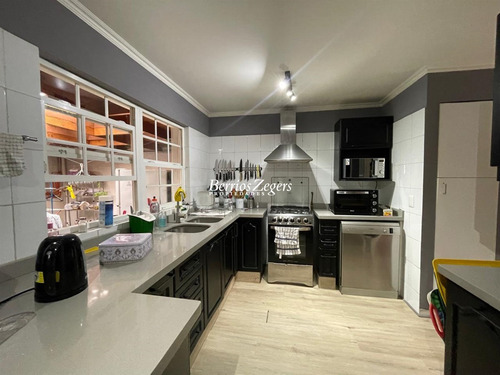Casa En Venta De 5 Dorm. 4 Baños Más Servicio E Lo Barnechea