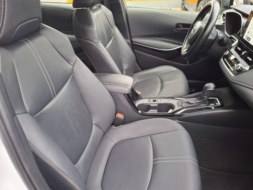 Toyota Corolla 4p XLE HEV L4/1.8 Aut