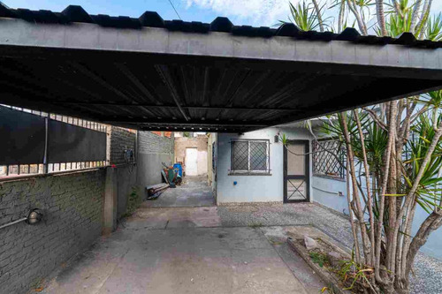 Venta Casa Con Fondo , Quincho Y Cochera En Wilde