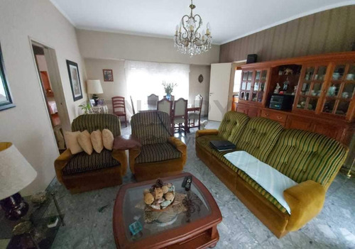 Uruguay 2729 Entre Juan B. Justo Y Gral Acha - Casa En Venta - Quilmes