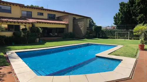 Casa En Venta En Ahuatepec, Cuernavaca, Morelos