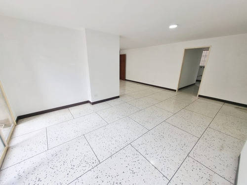 Los Palos Grandes Se Vende Apto Para Remodelar De 157 Mts P7l