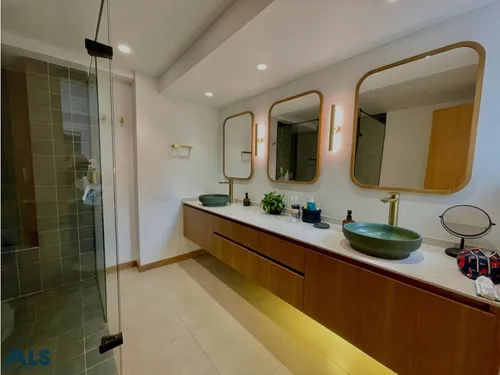 Apto Remodelado Con Mucho Diseño En Las Lomas, El...(mls#255345)