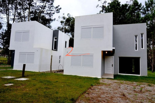 Casa Minimalista En Pinares. Excelente Oportunidad!- Ref: 5485