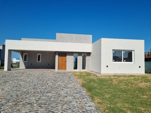 Casa A La Venta En San Felipe De Canning!!! 3 Dormitorios!! Vista Al Pulmon!! Oportunidad!!