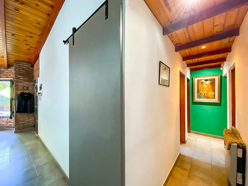 Casa De Tres Dormitorios En Venta En Capitan Bermudez Con Cochera Y Patio