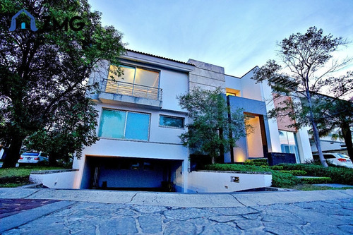 Residencia De Lujo En Valle Real Dentro De Coto Muy Buena Di