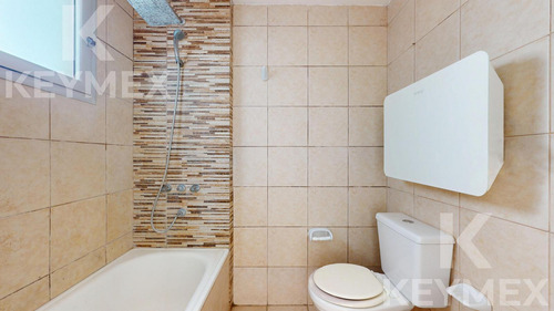 Departamento En Venta De 2 Dormitorios, La Plata