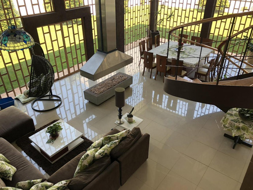 Invierte En Metepec: Casa Para Remodelar En Privada De Alta Gama