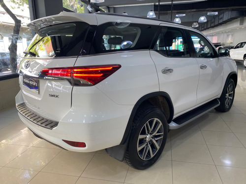 Imagen 8 de 16 de Toyota Hilux Sw4 Tdi Srx At L16 2019