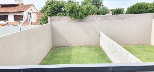 Imagen 21 de 30 de Casa 4 Ambientes En Venta - Mart.-santa Fe/fleming