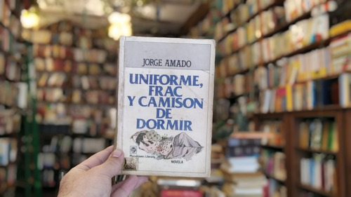 Uniforme, Frac Y Camisón De Dormir. Jorge Amado