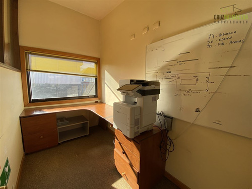 Oficinas Con Amplio Sitio Esquina De 822 M2 Cerca Del Centro