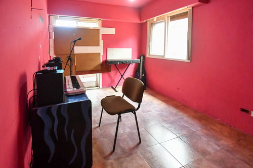 Casa En Venta 196 M² - Boedo / Terreno (22.8 M Pb + 7pisos + 2retiros)