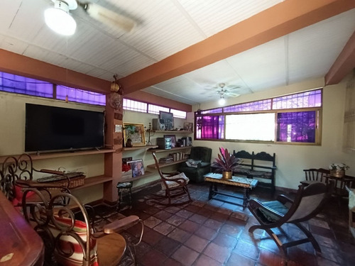 Casa Trigal Norte Inm. Calle Cerrada Con Acceso Av Principal ( Potencial Comercial) , Cuenta Con Anexo, Sola Planta