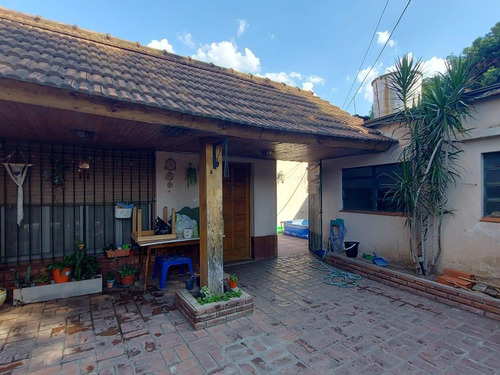 Venta - Casa En Beccar Con Dos Viviendas En Block Y Garage. Ideal Inversión.