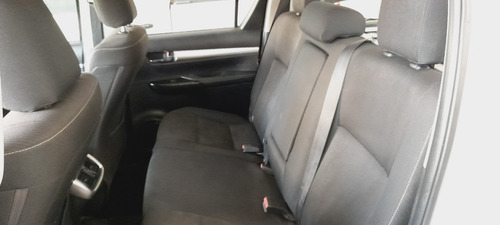 Imagen 5 de 16 de Toyota Hilux 2.8 Cd Srv 177cv 4x4