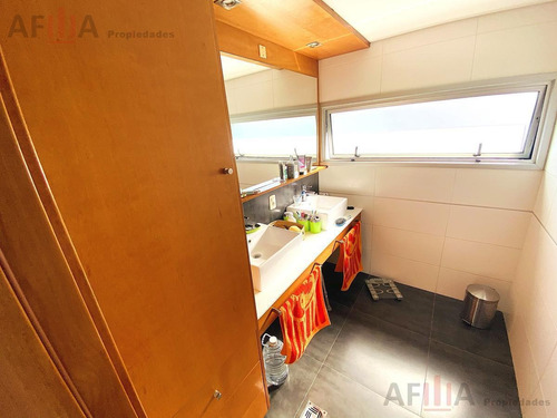 Venta Departamento 4 Dormitorios Piscina Rambla- Malvín