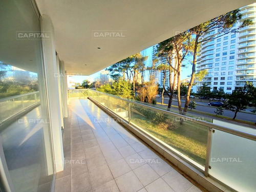 Imagen 3 de 30 de Excelente Apartamento De Tres Dormitorios Con Muy Buenos Servicios - Punta Del Este Roosevelt