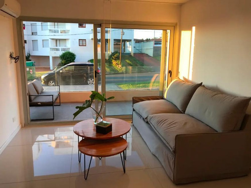 Imagen 2 de 13 de Apartamento En Primera Línea Al Mar De 3 Dormitorios Para Alquilar En Verano