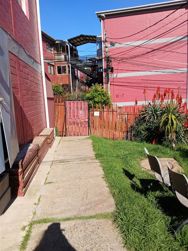 Departamento En Arriendo De 2 Dorm. Roizbatt Cerro Placeres
