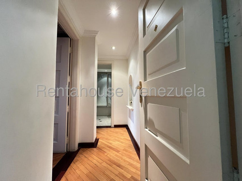 Exclusivo Y Tranquilo Apartamento En Edificio De Baja Intensidad En Venta En Altamira Yf