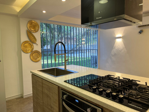 Se Alquila Habitación Con Baño Privado Amoblada, Con A/a Y Con Tv, En El Boulevard Del Cafetal.