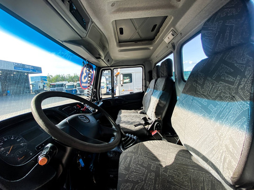 Imagem 8 de 13 de Mercedes-benz Atron 1719 2p (diesel)(e5) 2013/2013 Via Truc