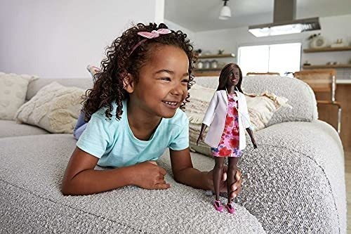 Barbie Doctor Fashion Muñeca Con Forma Curvilínea Y Cabel