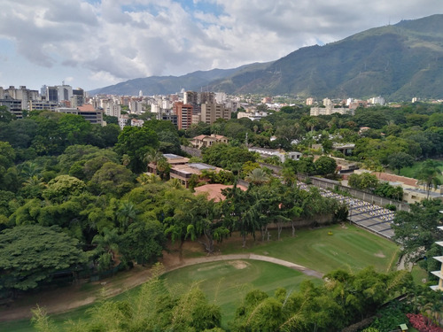 Amplio Local De Oficinas Ubicado En Avenida Francisco De Miranda Boleita Sur, Ideal Para Uso De Actividades En Área De Salud, Farmacéutico, Educativo, Gimnasio, Distribución De Productos Electrónicos.