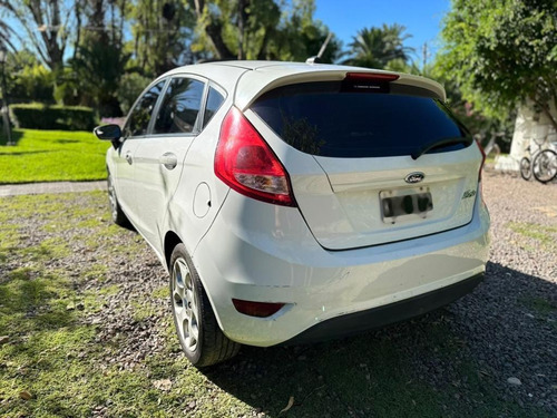 Imagen 5 de 15 de Ford Fiesta 1.6 Titanium