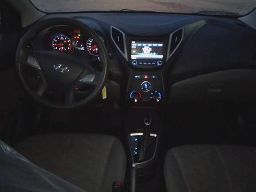 Imagem 3 de 9 de Hyundai Hb20s 1.6 Comfort Plus 16v Flex 4p Automático
