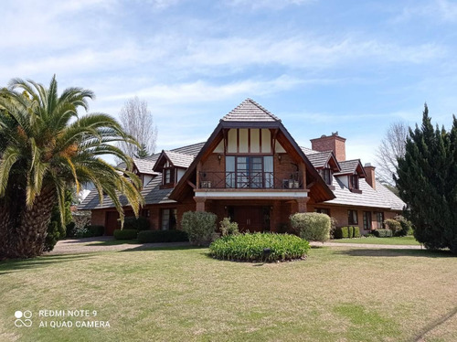 Imagen 2 de 12 de Chalet En Venta Construido En Esquina En Country San Diego- Moreno
