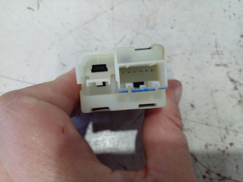 Entrada Usb Gm Tracker 2017 (Usado)