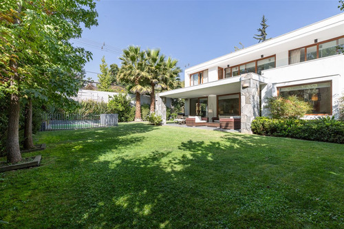 Casa En Arriendo De 5 Dorm. En Las Condes