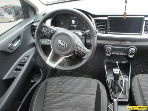 Kia Stonic Zenith Hybrid 4x2 1000cc Mt Aa