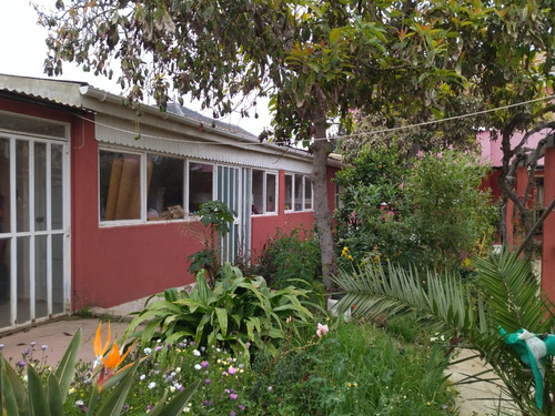 Dos Casas En Gran Terreno Barrio Residencial