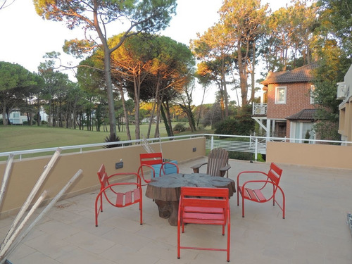Hermosa Casa Minimalista En El Golf Con Pileta