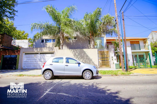 Excelente Y Moderna Casa Minimalista 5 Ambientes Con Pileta - Martínez, 3 Cuadras De Santa Fe