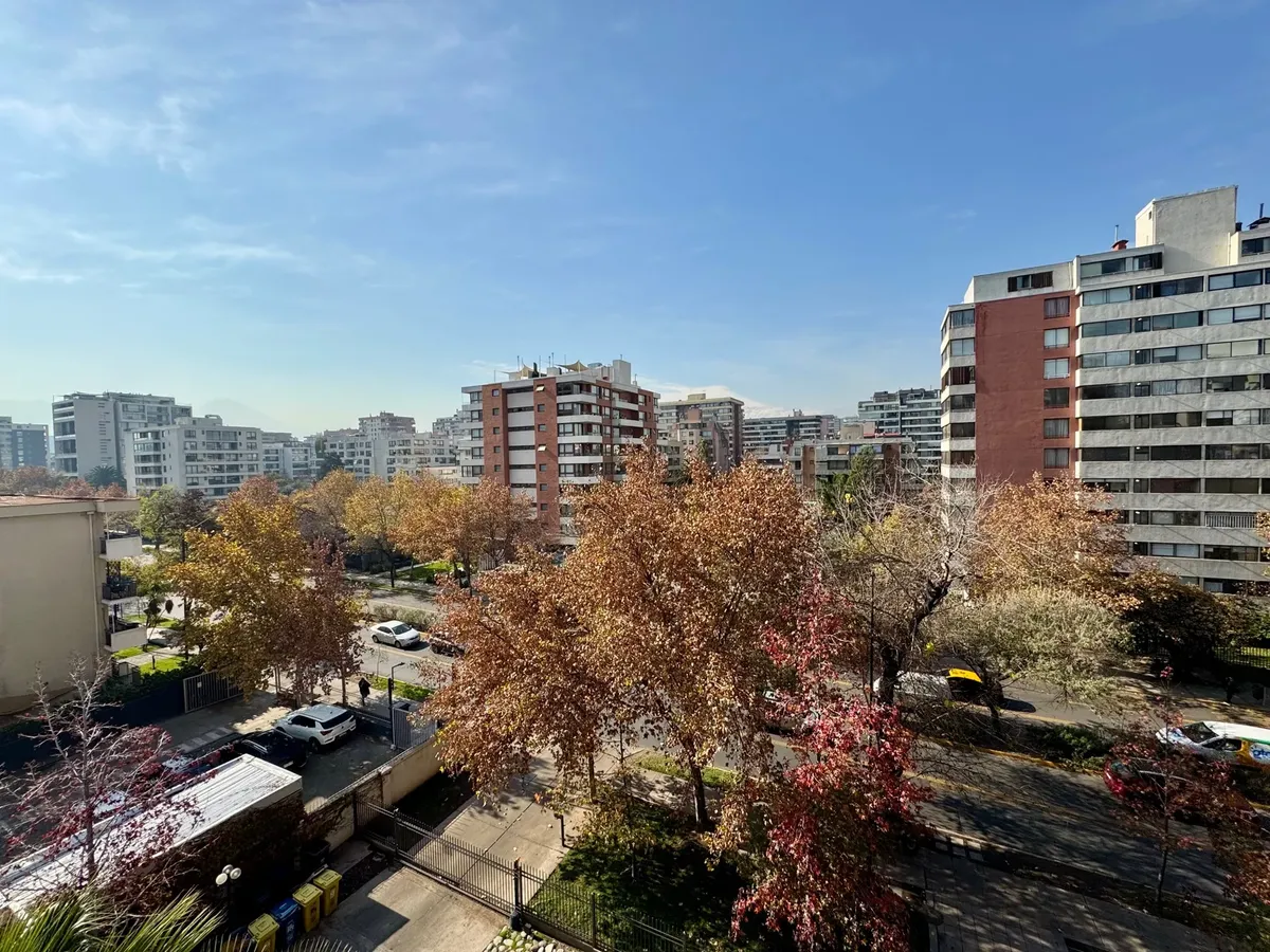 Imagen 1 de 30 de Departamento Pocuro Con Los Leones / Vista Despejada.