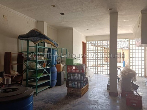 . Jv Vende Haz Realidad Tu Sueño: Casa Quinta Espaciosa Y Luminosa En Zona Cotizada, Ideal Para Disfrutar De La Tranquilidad Y La Cercanía A La Ciudad. 25-8374