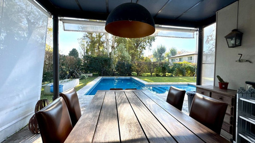 Casa En Venta En Barrio El Molino, Country Abril