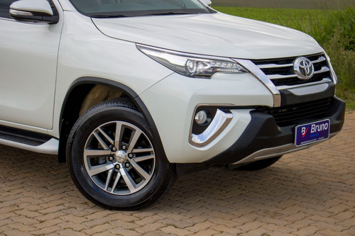 Imagem 2 de 15 de Hilux Sw4 Srx 2.8 4x4 2016 | 7 Lugares |