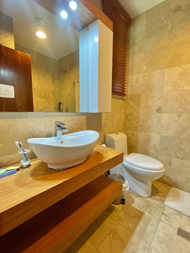 Casa Remodelada De Una Sola Planta Alto Hatillo 2250 M2 Terreno Y 600 M2 Construcción