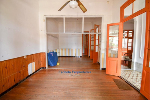 Vende O Alquila Local De 3 Niveles, 12 Habitaciones,