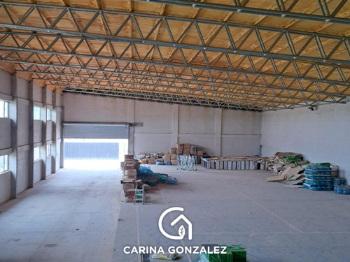 Edificio Comercial En Centenario Base Operativa