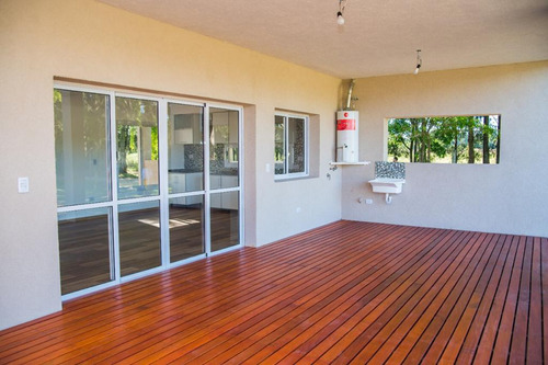 Casa En Venta - 2 Dormitorios 1 Baño - 1.144mts2 - Posadas De Los Lagos, Coronel Brandsen