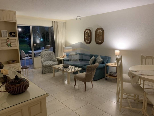 Apartamento En Punte Del Este 2 Dormitorios, 2 Baños, Garage