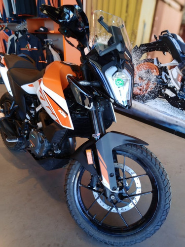 Imagen 12 de 22 de Motocicleta Ktm Adventure 250 2023 0km Blanca Con Naranja