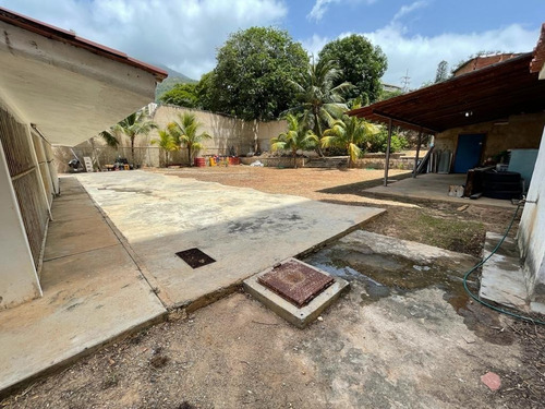 Imagen 12 de 16 de Casa En Venta Caraballeda Caribe 1200 Mts 5 Habitaciones Y 5 Baños